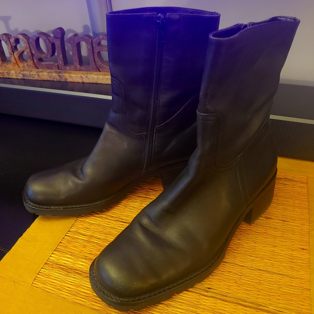 Gianni Bini Sz 8. 5 Women's boot. Black. NWT